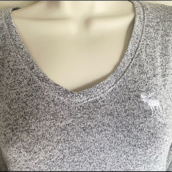 Abercrombie & Fitch Grey Tops Lot of 2 - Picture 5 of 10